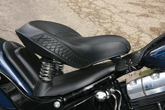 harley-davidson-cross-bones-asiento.jpg