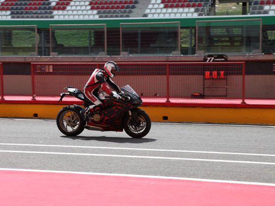 big_2012DucatiSuperbike1199Mugellospyphoto2.jpg