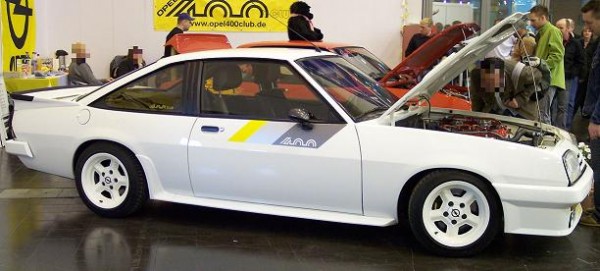 Opel_Manta_400i_white_r_TCE.jpg