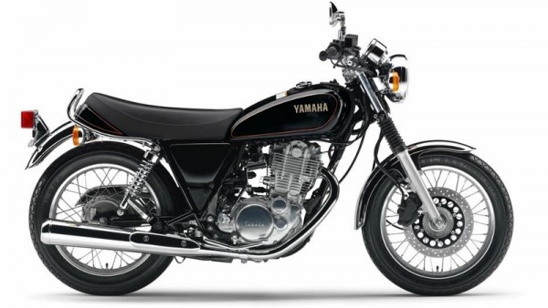 2014-Yamaha-SR400-EU-Yamaha-Black-Studio-002 (800x450).jpg