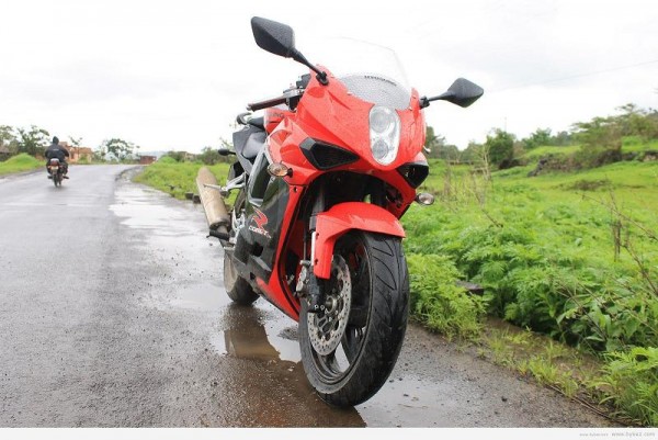 hyosung-gt250r-front.JPG